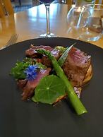 Orchard Lodge & Wolds Restaurant