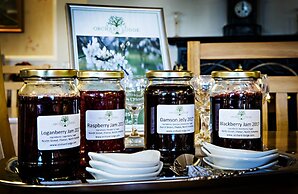 Orchard Lodge & Wolds Restaurant