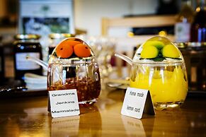 Orchard Lodge & Wolds Restaurant