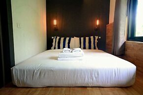 STrips the Poshtel - Hostel