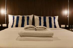 STrips the Poshtel - Hostel