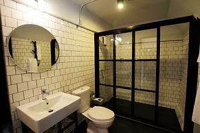 STrips the Poshtel - Hostel