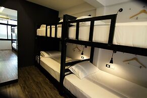 STrips the Poshtel - Hostel