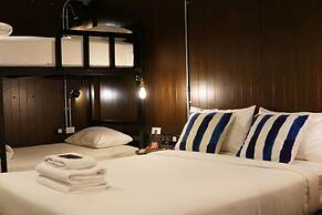 STrips the Poshtel - Hostel