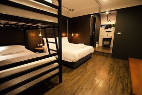 STrips the Poshtel - Hostel