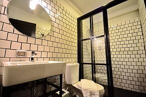 STrips the Poshtel - Hostel