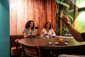 Bud Gett Hostels