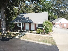 Early American Motel