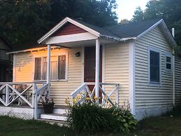 Gallagher's Travels Bar Harbor Motel & Cabins
