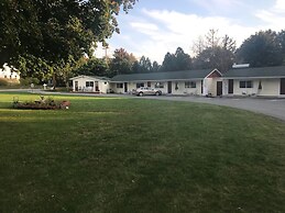 Gallagher's Travels Bar Harbor Motel & Cabins