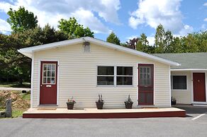 Gallagher's Travels Bar Harbor Motel & Cabins