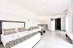 Queen Boutique Suites