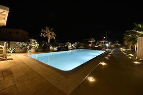 Queen Boutique Suites