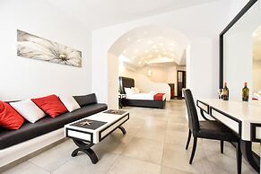 Queen Boutique Suites