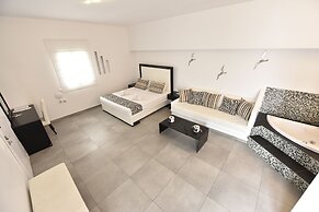 Queen Boutique Suites