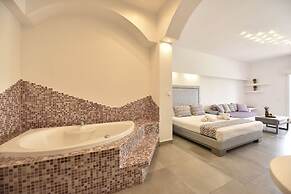 Queen Boutique Suites