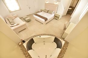 Queen Boutique Suites