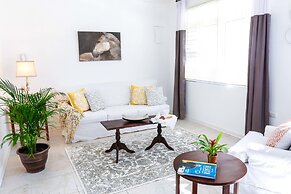 Cattleya's New Kingston Guest Apartment