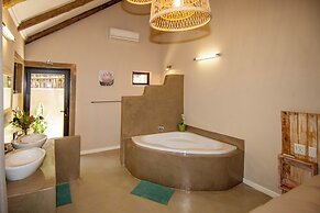 Thornhill Safari Lodge