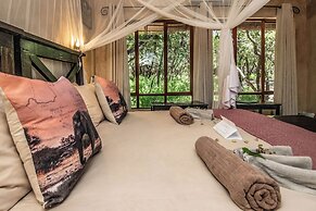 Thornhill Safari Lodge