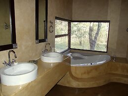 Thornhill Safari Lodge