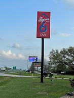 Super 6 Inn