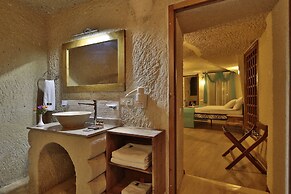 Jacob's Cave Suites