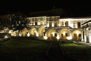 Jacob's Cave Suites