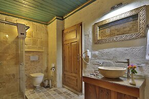 Jacob's Cave Suites
