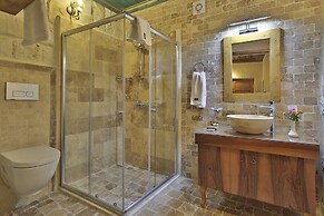 Jacob's Cave Suites