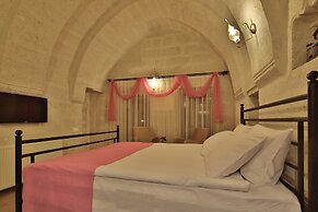 Jacob's Cave Suites