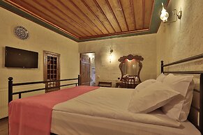Jacob's Cave Suites