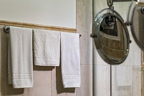 La Strada Boutique Villa