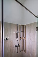 La Strada Boutique Villa