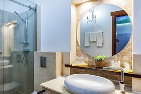 La Strada Boutique Villa