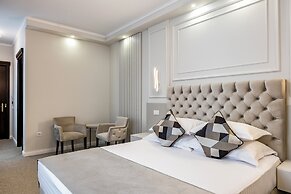 La Strada Boutique Villa