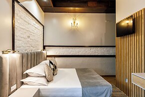 La Strada Boutique Villa