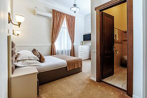 La Strada Boutique Villa