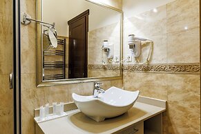La Strada Boutique Villa
