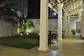 Clock Inn Dehiwala - Hostel