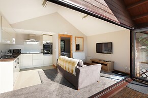 Hamble Retreat House and Luxury Studios