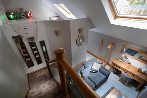 Hamble Retreat House and Luxury Studios