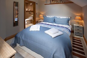 Hamble Retreat House and Luxury Studios