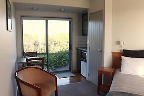 Omau Settlers Lodge Motel