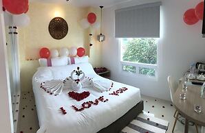 BLUE OCEAN BOUTIQUE HOTEL (Boracay Island, Philippines)