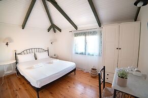 Mirsini Studios & Apartments