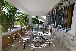 Mirsini Studios & Apartments