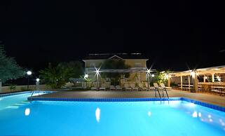 Mirsini Studios & Apartments