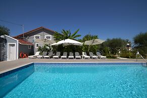 Mirsini Studios & Apartments