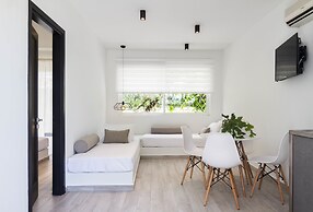 Mirsini Studios & Apartments